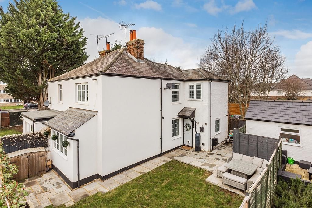 3 bed semidetached house for sale in Kingston Road, Leatherhead KT22 Zoopla