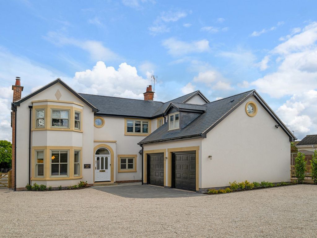 5 bed detached house for sale in Rugby Road Burbage, Leicestershire