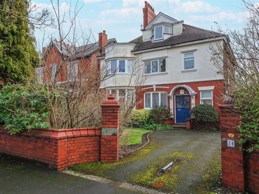6 bed detached house for sale in Balfour Road, Southport PR8, £400,000