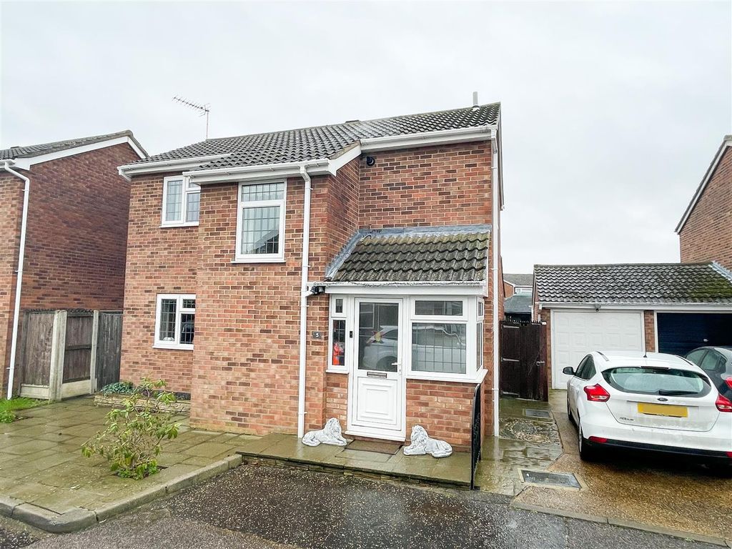 3 bed detached house for sale in Pollard Walk, ClactonOnSea CO16 Zoopla