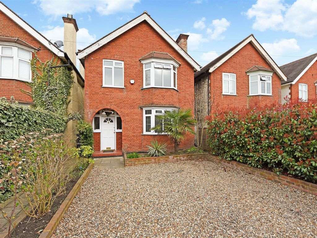 3 bed detached house to rent in Station Road, Addlestone KT15 Zoopla