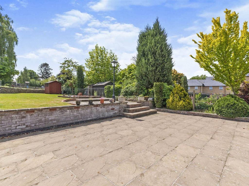 6 bed detached house for sale in St. Catherines Road, Grantham NG31, £