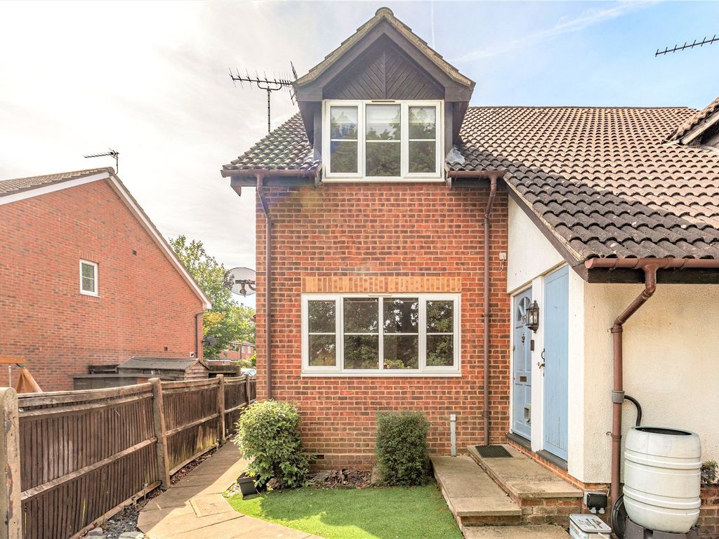1 bed detached house for sale in Addlestone, Surrey KT15, £280,000 Zoopla