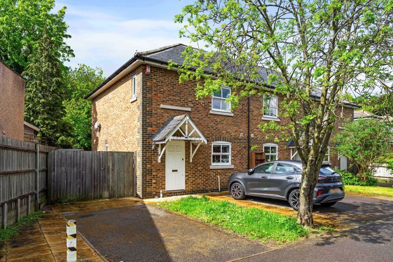 2 bed semidetached house for sale in Lindsay Road, Worcester Park KT4