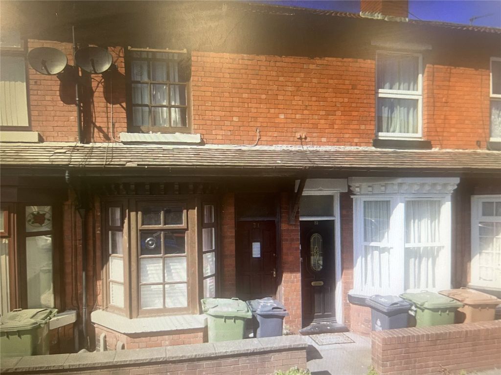 3 bed detached house to rent in Regent Street, Willenhall, West