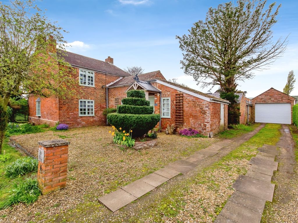 3 bed detached house for sale in Hawthorn Hill, Dogdyke, Lincoln LN4, £