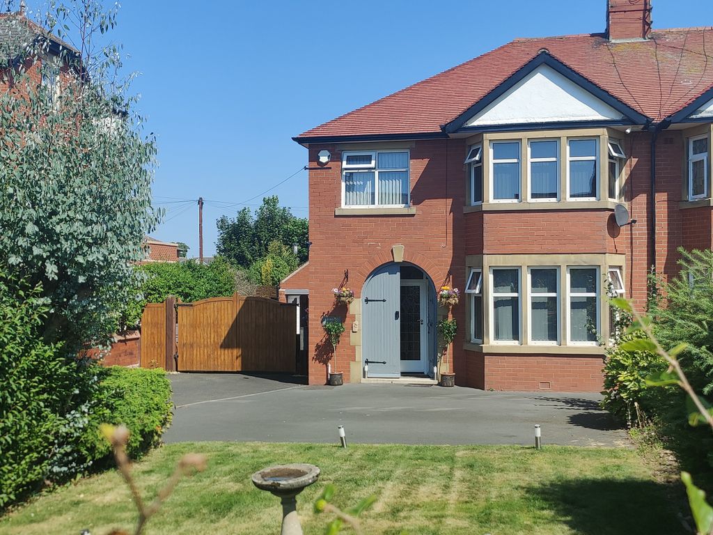 Clifton Drive, Lytham St. Annes FY8  