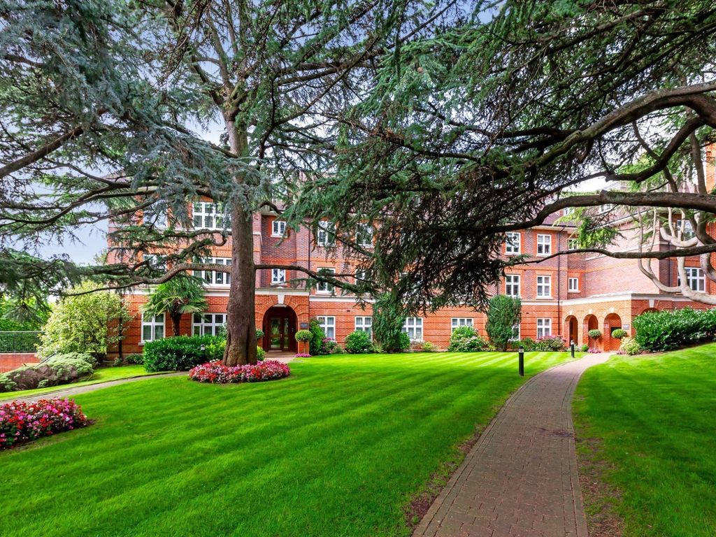 3 bed flat for sale in Beaumont Close, Hampstead Garden Suburb, London
