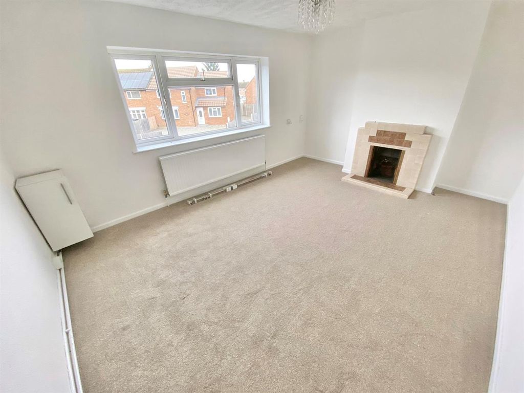 2 bed to rent in Lyneham Road, Luton LU2 Zoopla