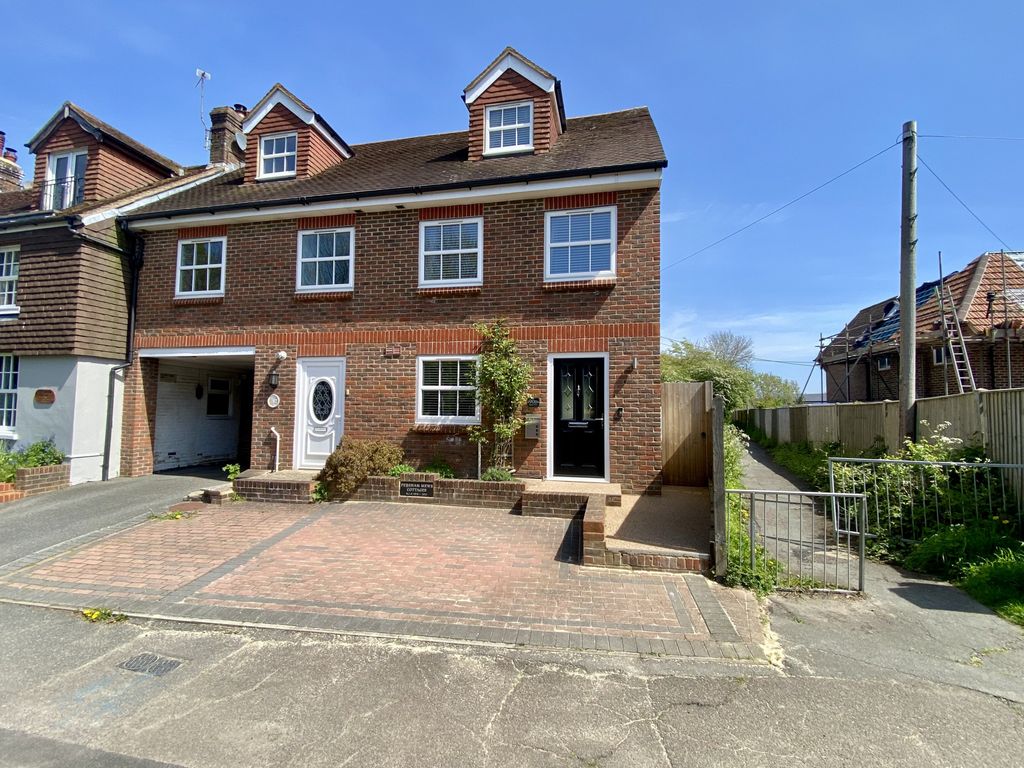 4 bed town house for sale in Hailsham Road, Polegate, East Sussex BN26