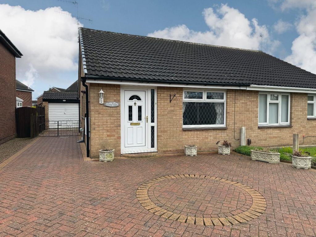 2 bed semidetached bungalow for sale in Repton Close, Linacre Woods