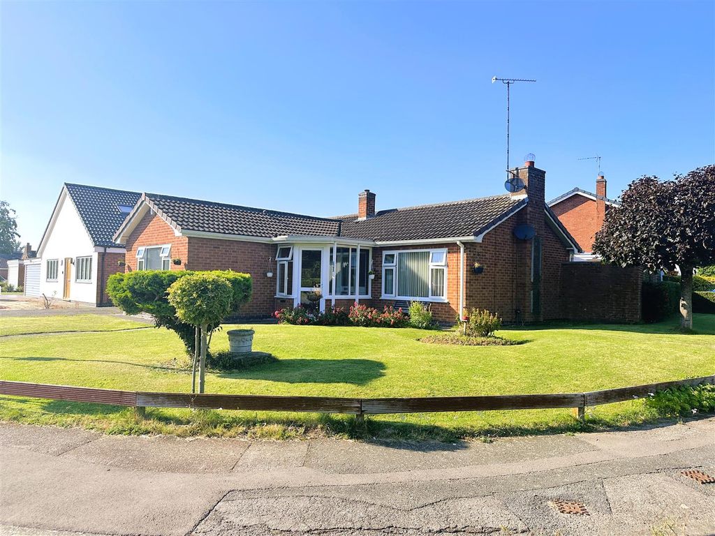 3 bed detached bungalow for sale in Fairford Avenue, Evington