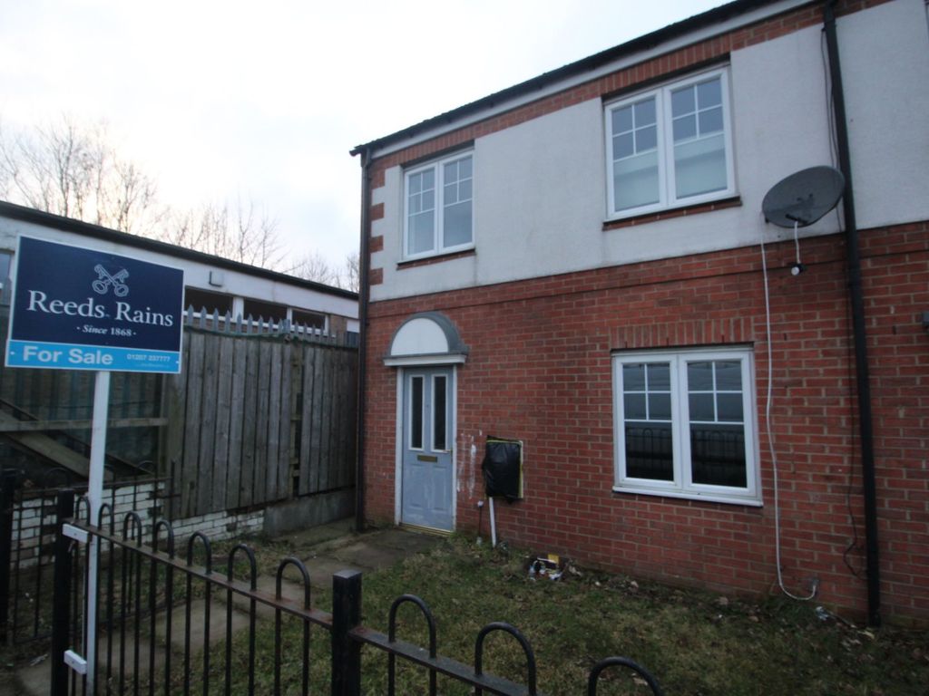 3 bed end terrace house for sale in Cedar Court, Catchgate, Stanley