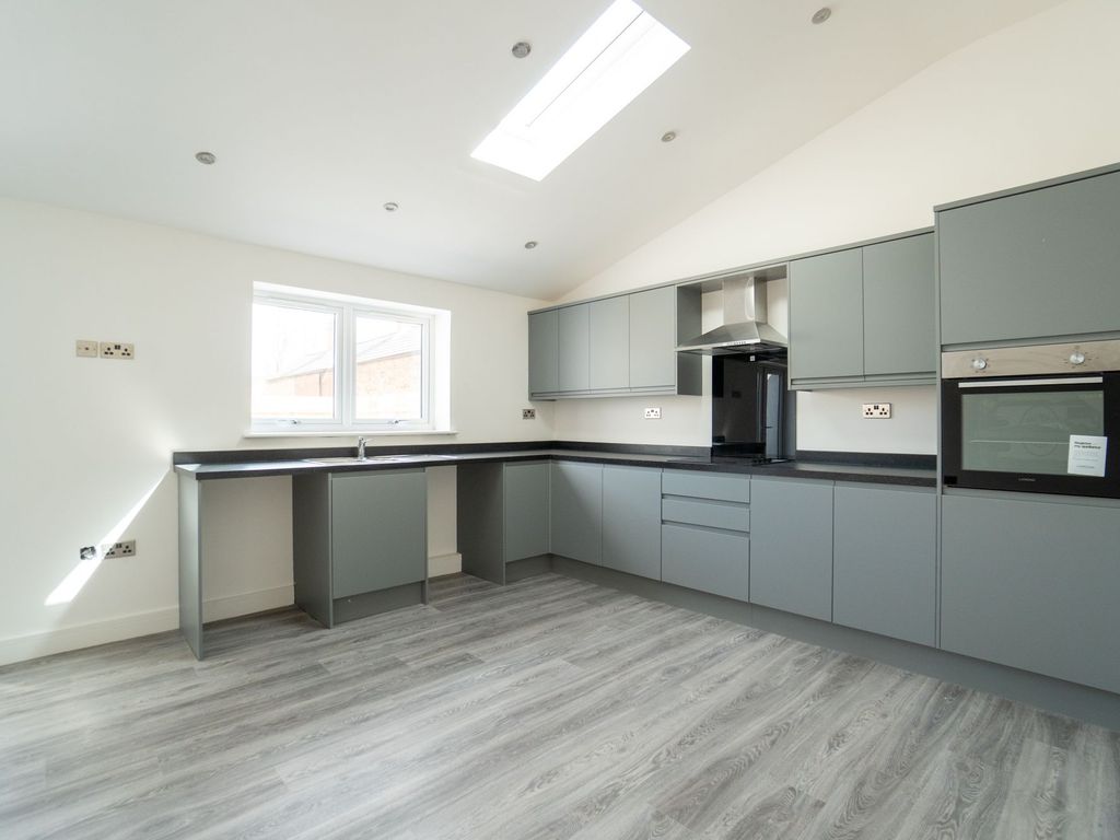 2 bed flat to rent in Greenhill Lane, Riddings DE55 Zoopla