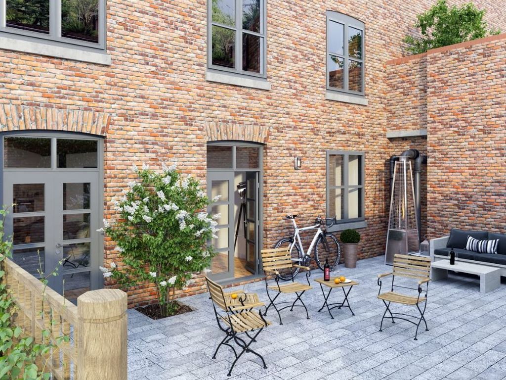 Cambridge Street, Manchester M1  