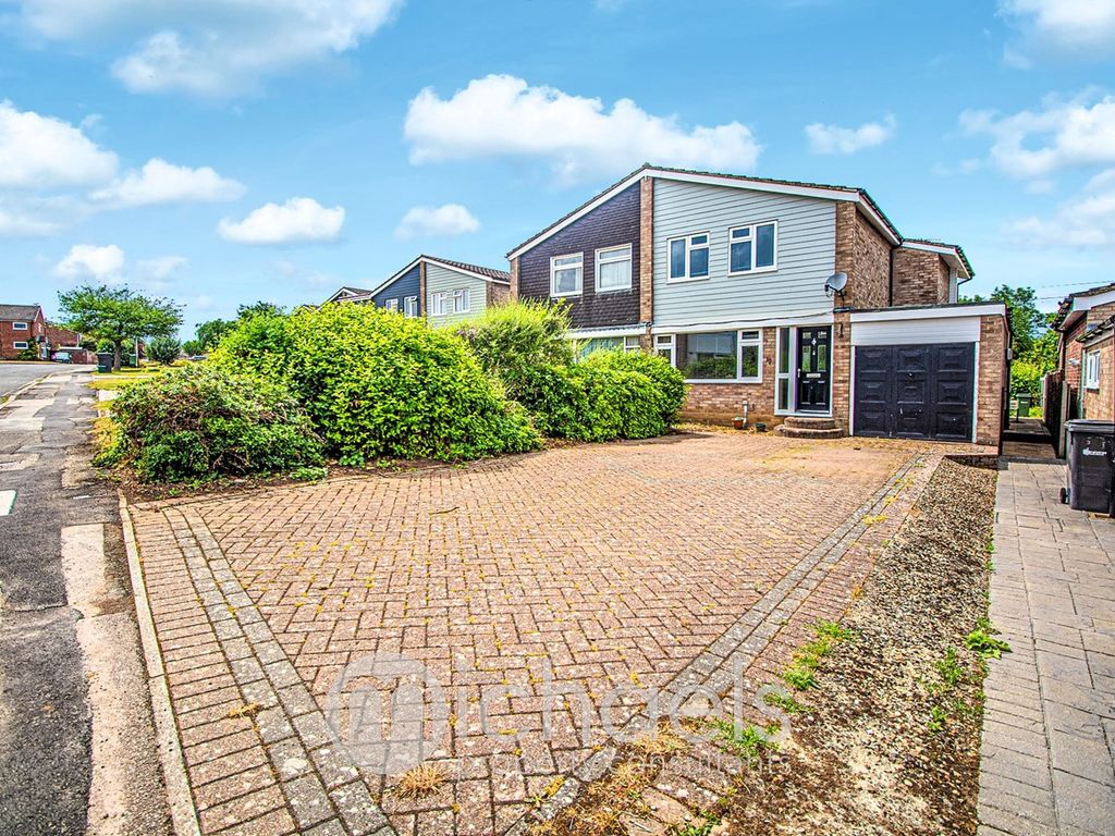3 bed semidetached house for sale in Sherwood Way, Feering, Colchester