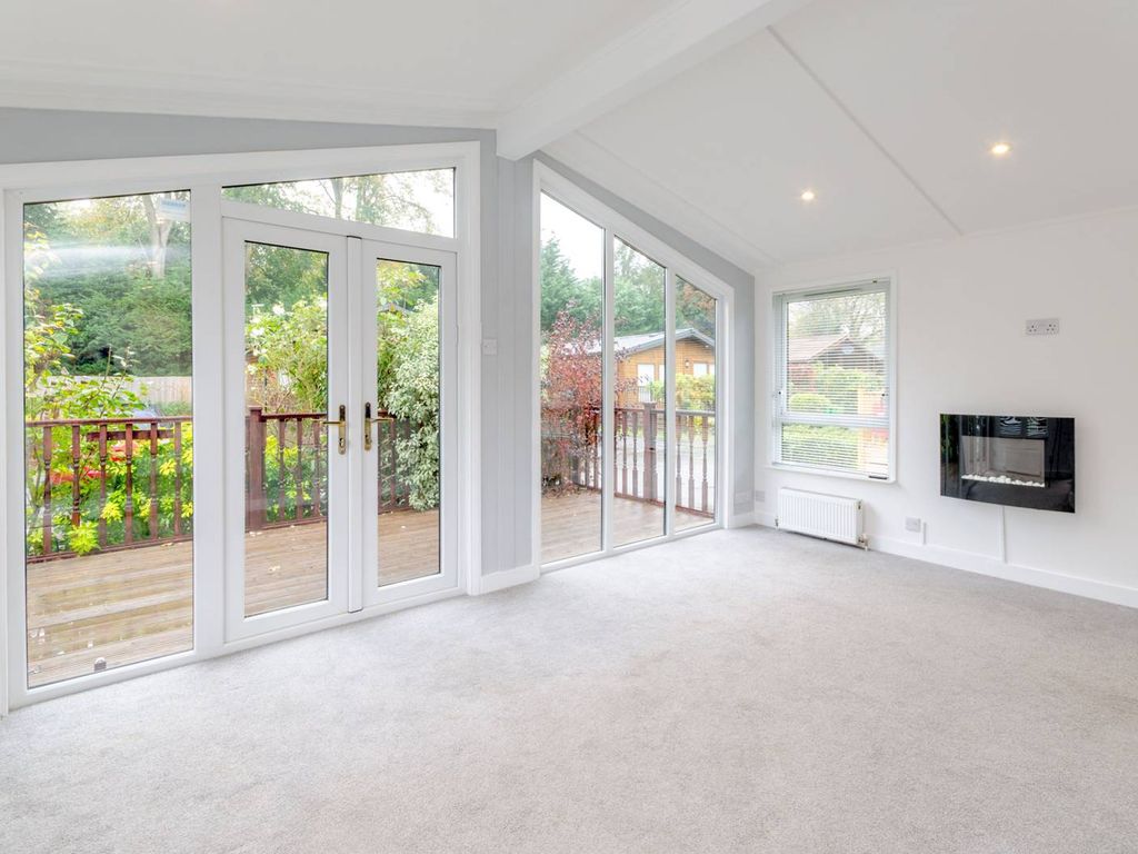 2 bed mobile/park home for sale in Edgeley Park, Farley Green