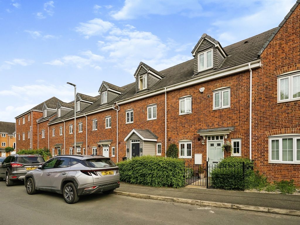 3 bed semidetached house for sale in The Locks, Woodlesford, Leeds