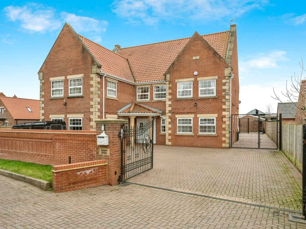 6 bed detached house for sale in Moss Road, Moss, Doncaster, South