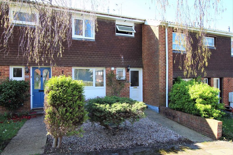 3 bed property to rent in Rye Close, Guildford GU2 Zoopla