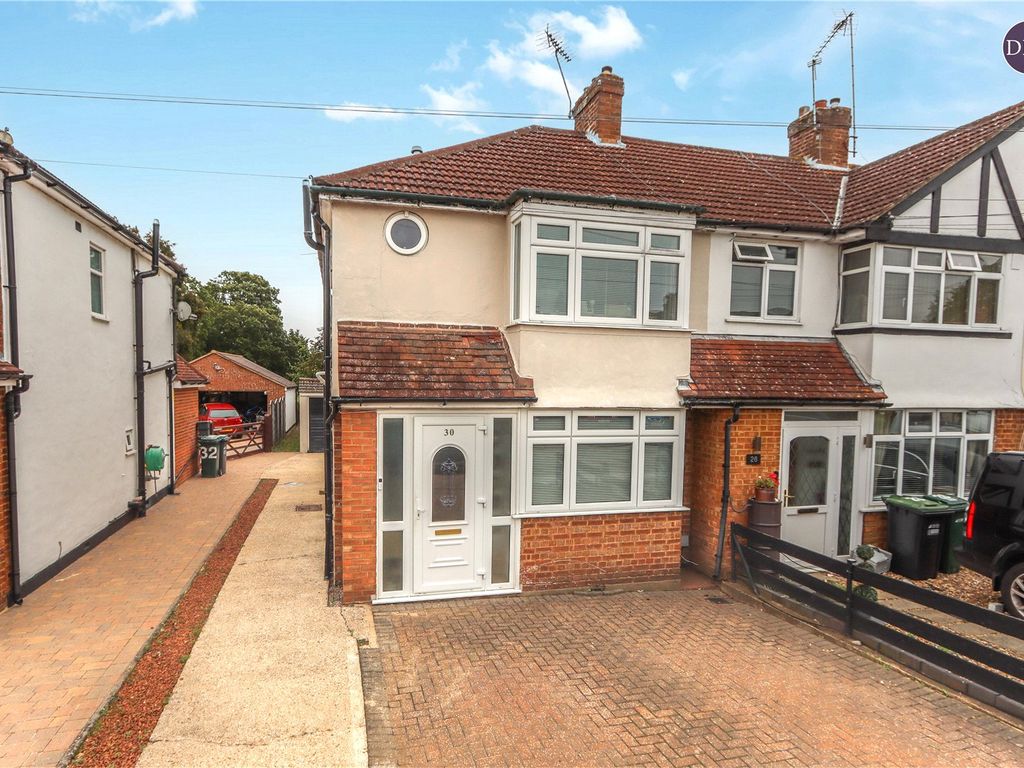 3 bed semidetached house for sale in Barton Way, Croxley Green, Rickmansworth, Hertfordshire