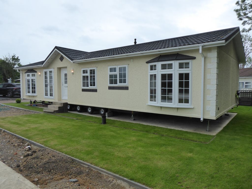 4 bed mobile/park home for sale in The Hermitage, Herschel Grange