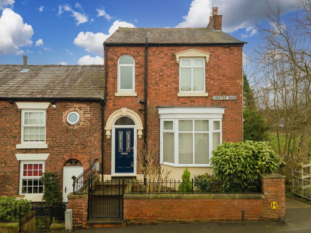 3 bed end terrace house for sale in Chester Road, Hazel Grove