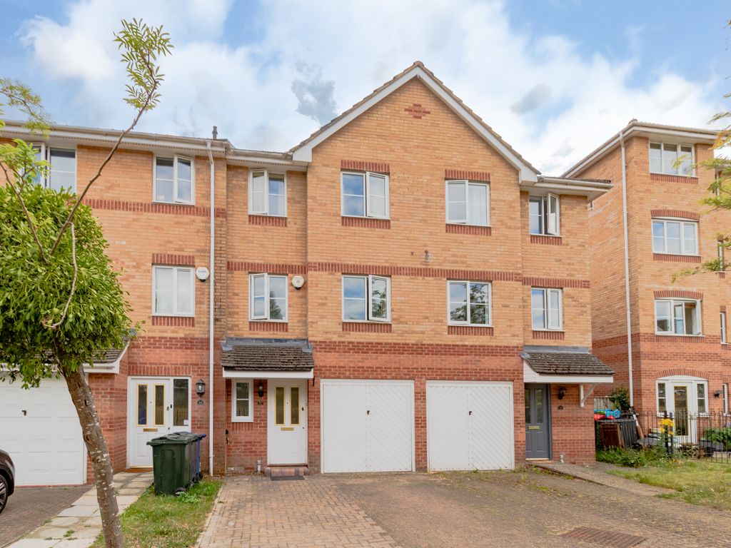 3 bed terraced house for sale in Princes Gate, High