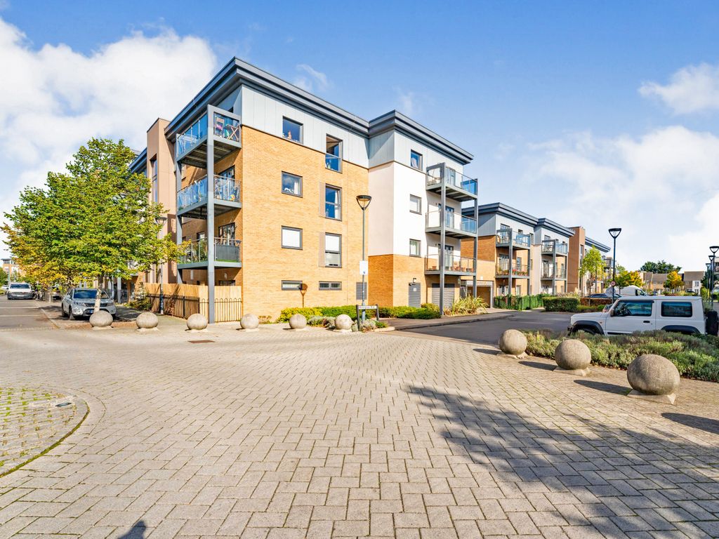 8 Wintergreen Boulevard, West Drayton UB7  