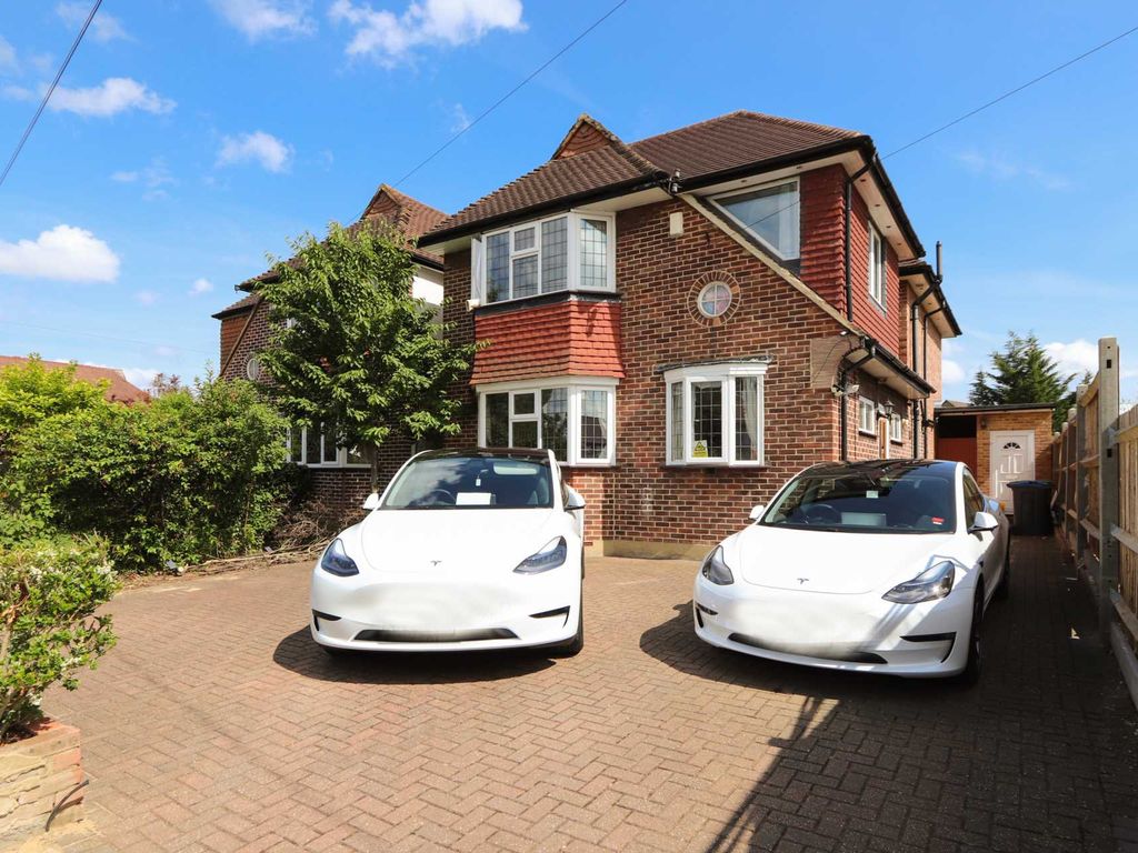 4 bed linkdetached house for sale in Motspur Park, New Malden KT3 Zoopla