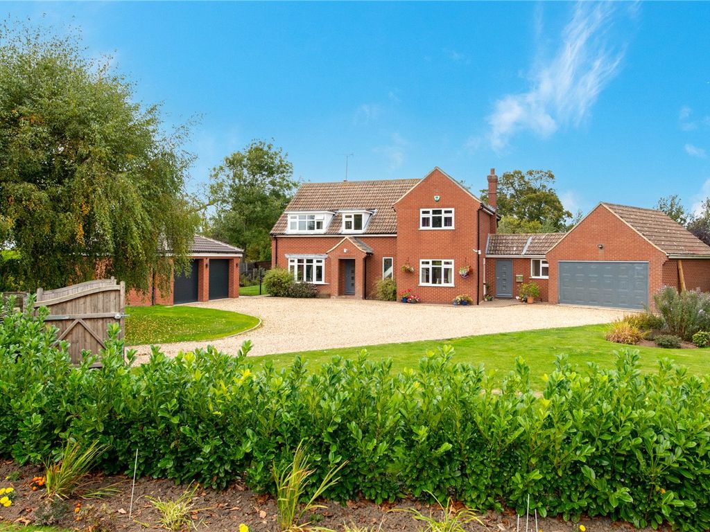 4 bed detached house for sale in Main Street, Ewerby, Sleaford