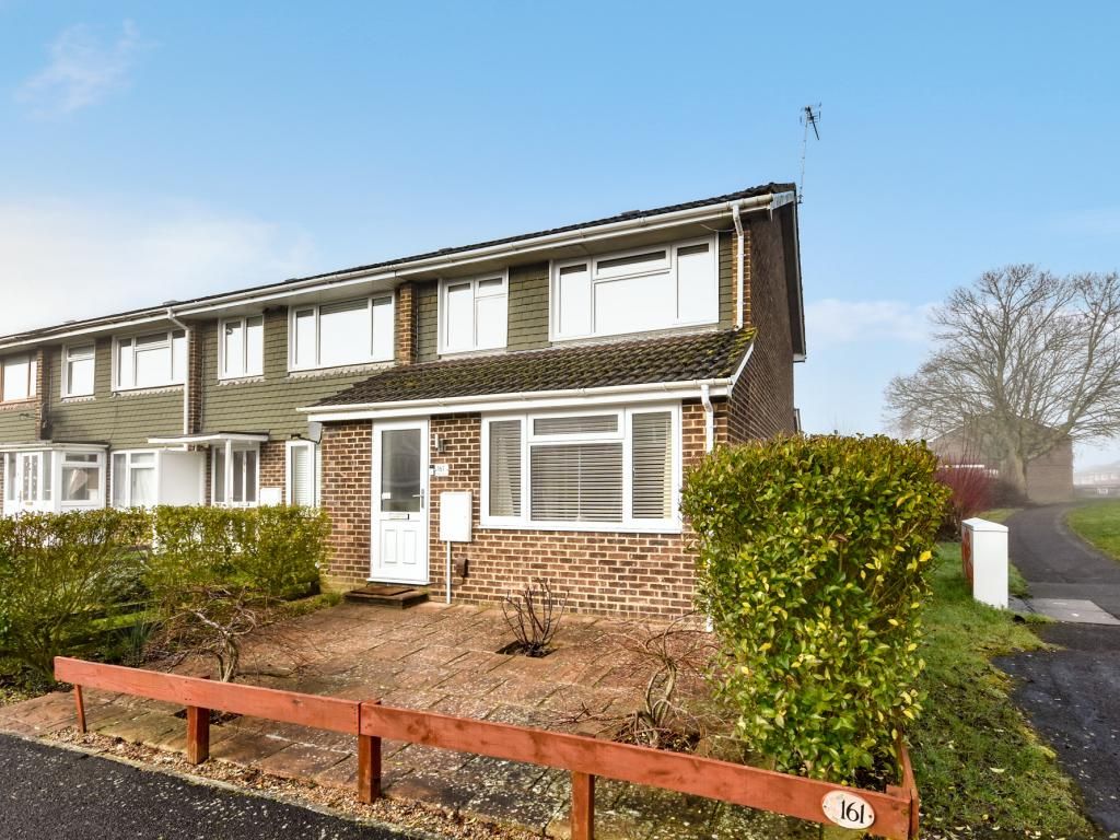 3 bed end terrace house for sale in Brighton Hill, Basingstoke RG22