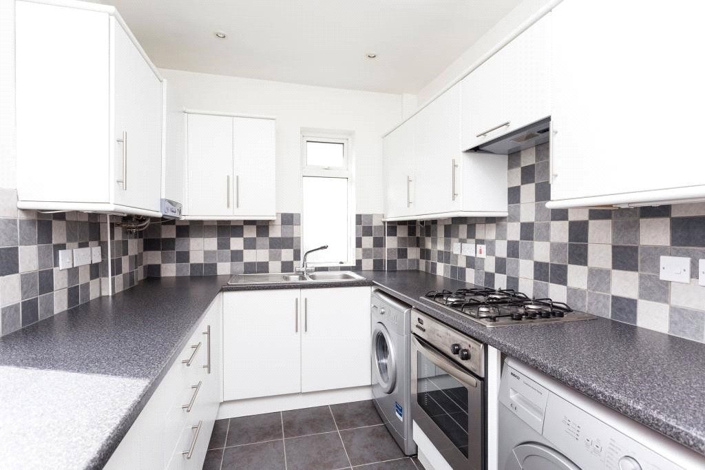 2 bed flat to rent in Western Court, Huntly Drive, West Finchley