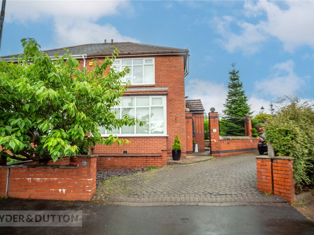 3 bed semidetached house for sale in Harton Close, Shaw, Oldham