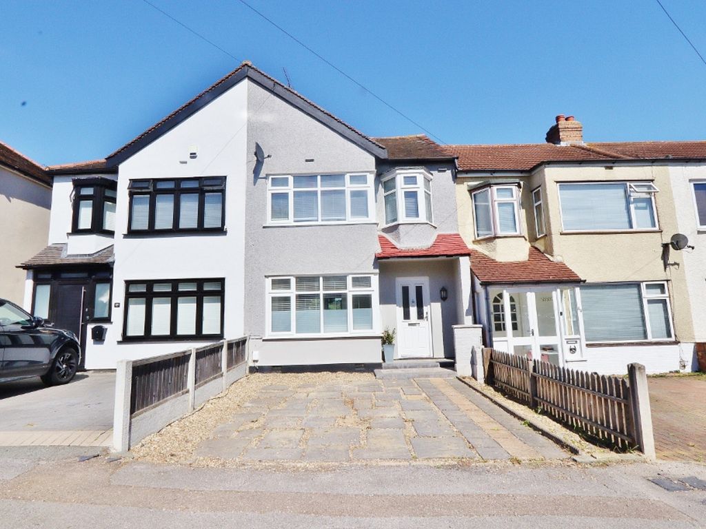 3 bed terraced house to rent in Faircross Avenue, Romford RM5, £1,650 pcm Zoopla