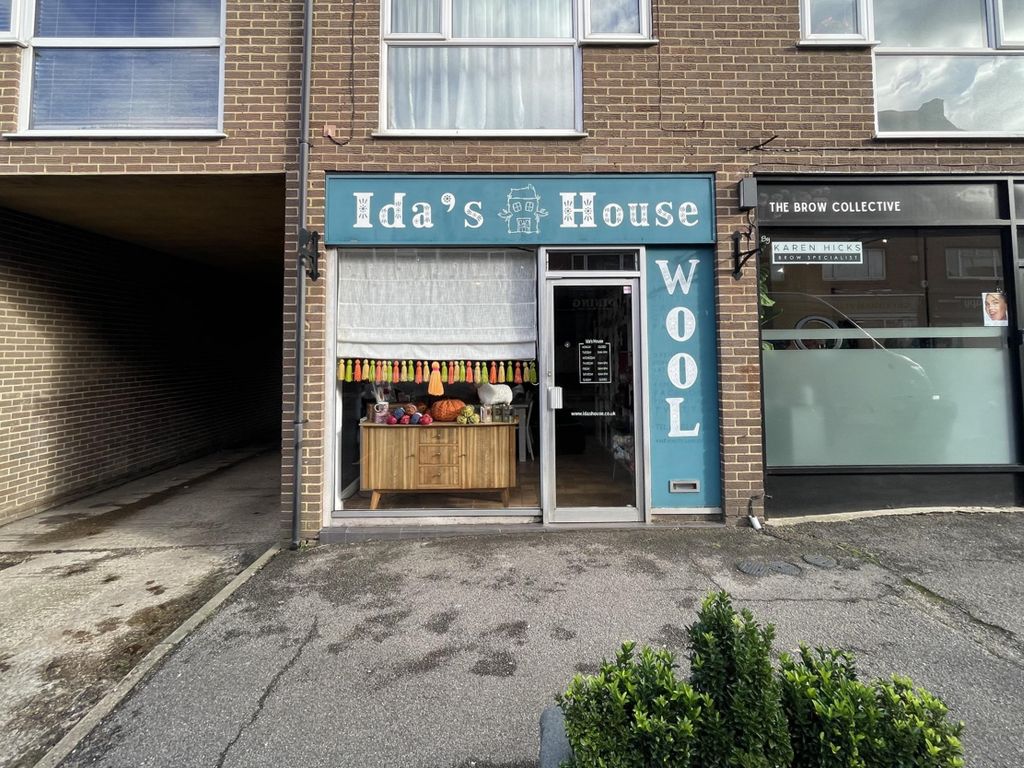 Retail premises to let in High Street, Caterham CR3, £10,950 pa Zoopla