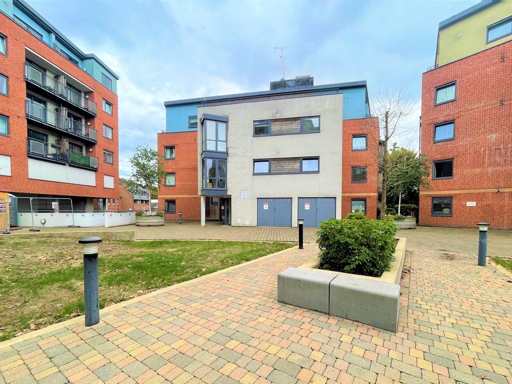 2 bed flat for sale in Southwell Park Road, Camberley GU15 Zoopla