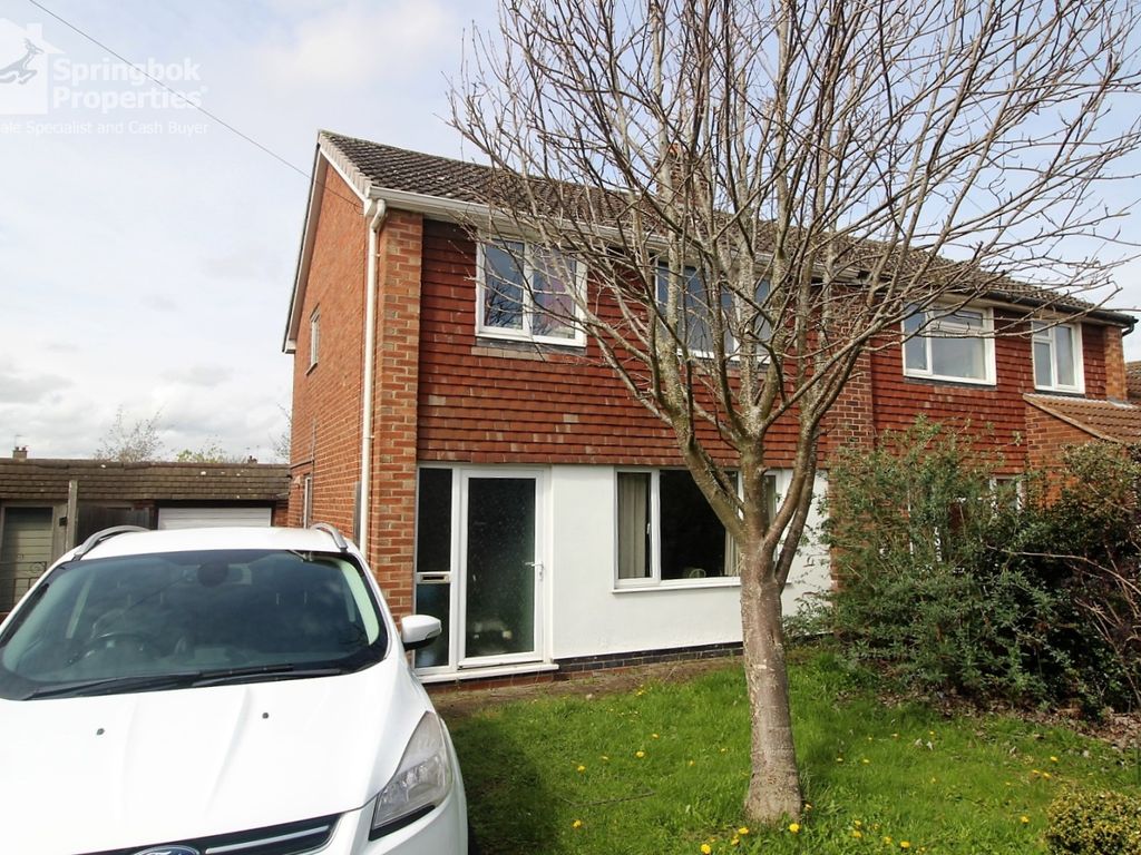 3 bed semidetached house for sale in Manor Road, Leicester