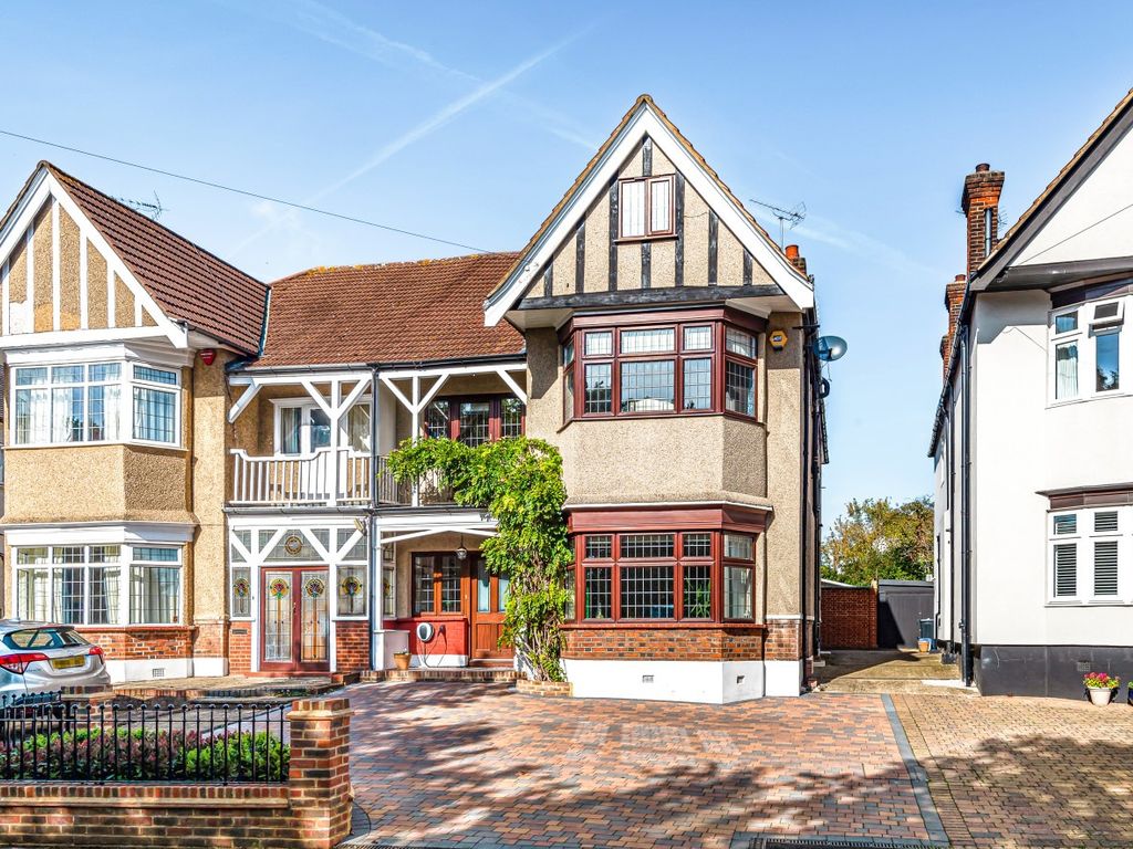 Overton Drive Wanstead E11