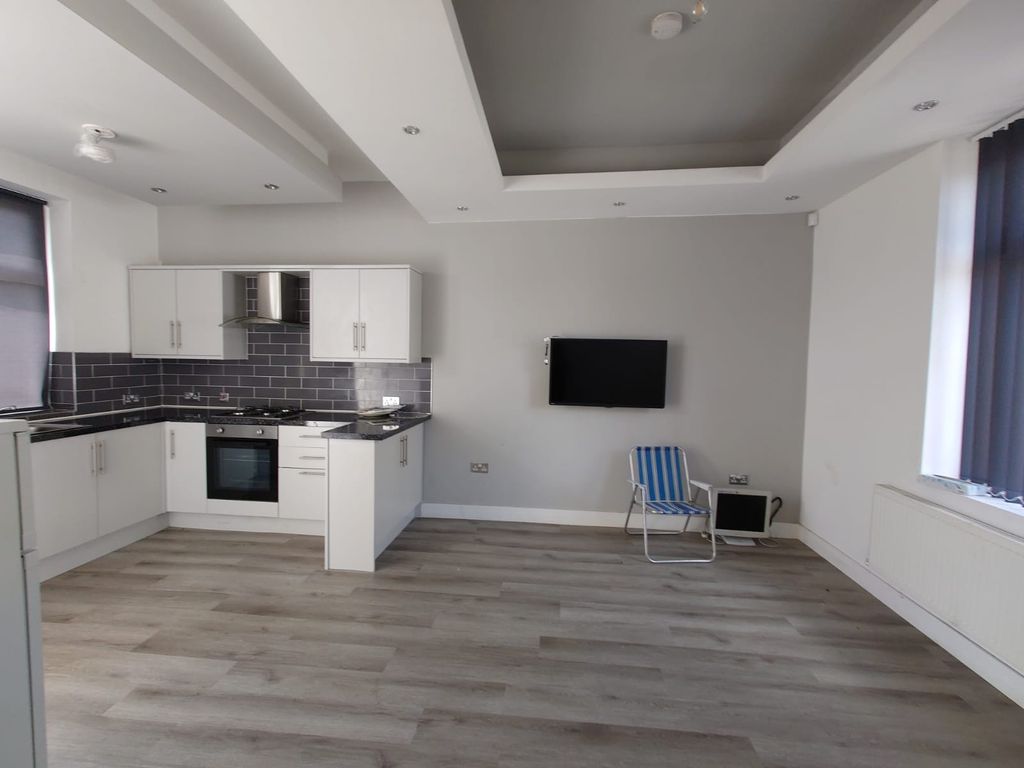 4 bed end terrace house for sale in Raglan Terrace, Bradford BD3, £