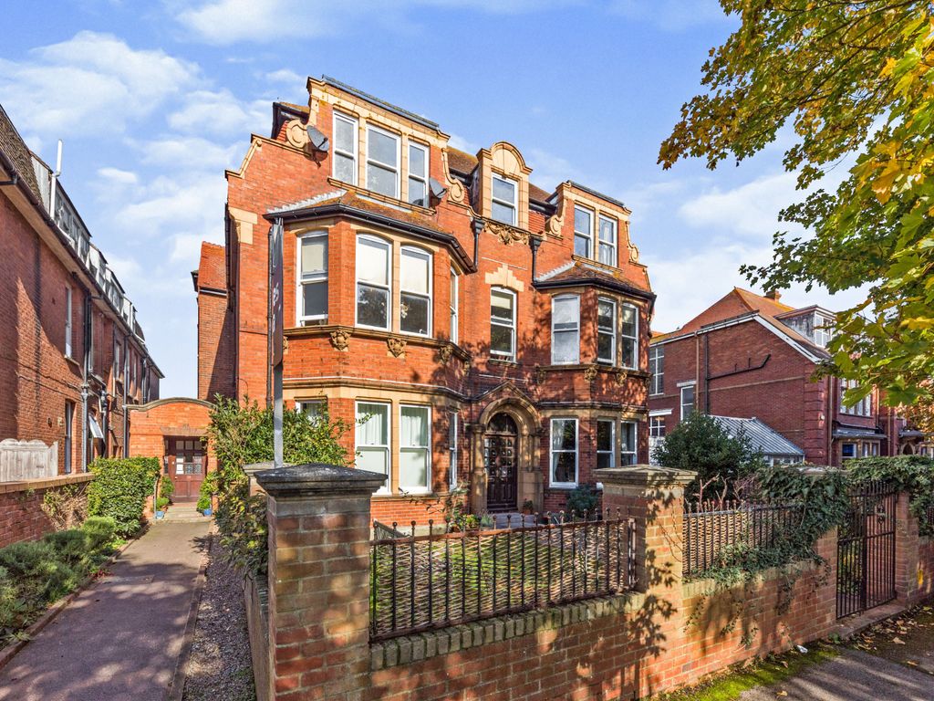 3 bed flat for sale in 29 Grimston Gardens, Folkestone CT20 Zoopla