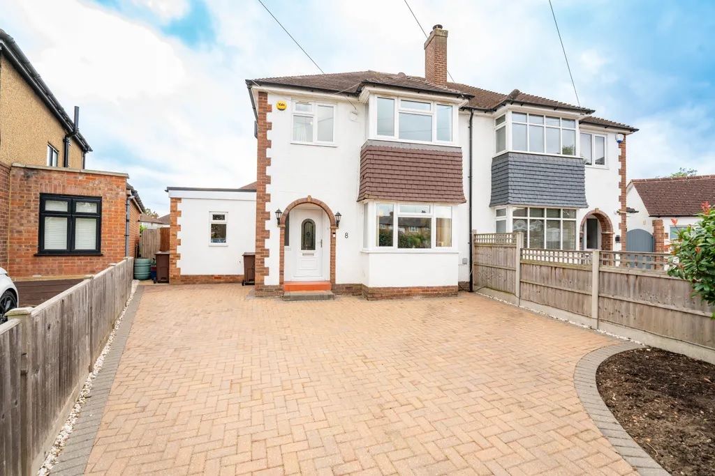 3 bed semidetached house for sale in Benedict Drive, Bedfont TW14, £
