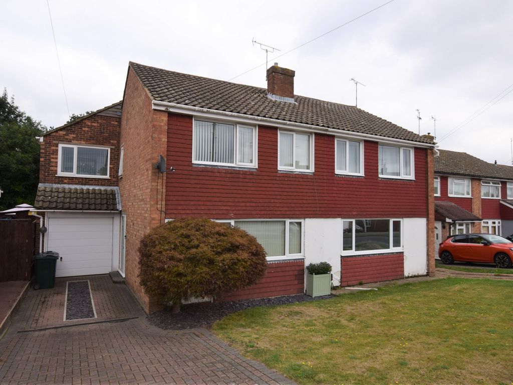 3 bed semidetached house for sale in Tritton Fields, Kennington