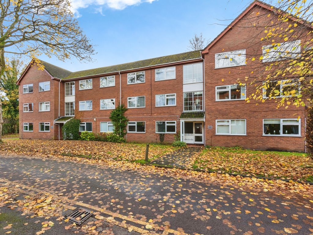 2 bed flat for sale in Brooklands Crescent, Sale, Greater Manchester
