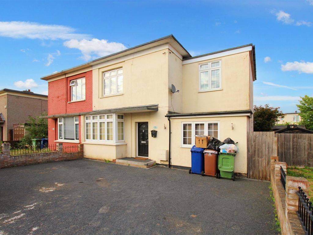 4 bed semidetached house to rent in King Vi Avenue, East