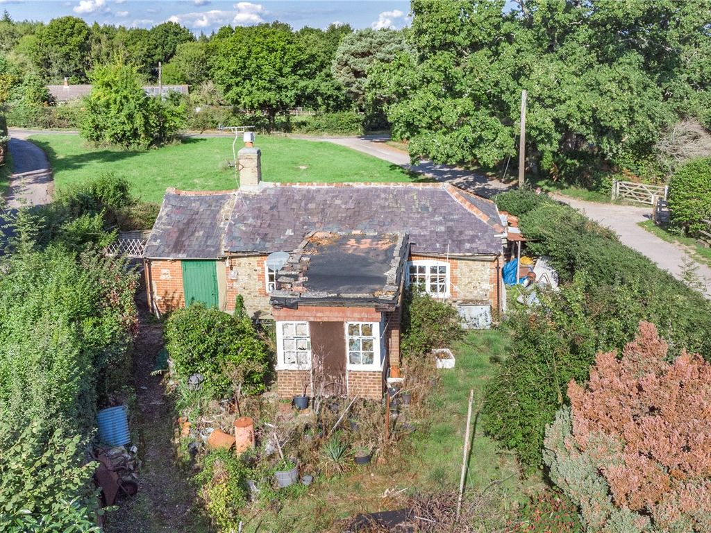 3 bed bungalow for sale in Batts Corner, Dockenfield, Farnham, Surrey