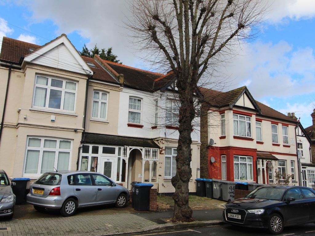1 bed flat for sale in Chaplin Road, Wembley, Greater London HA0, £