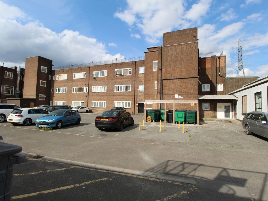 Studio to rent in Connect House, Willow Lane, Mitcham CR4 Zoopla