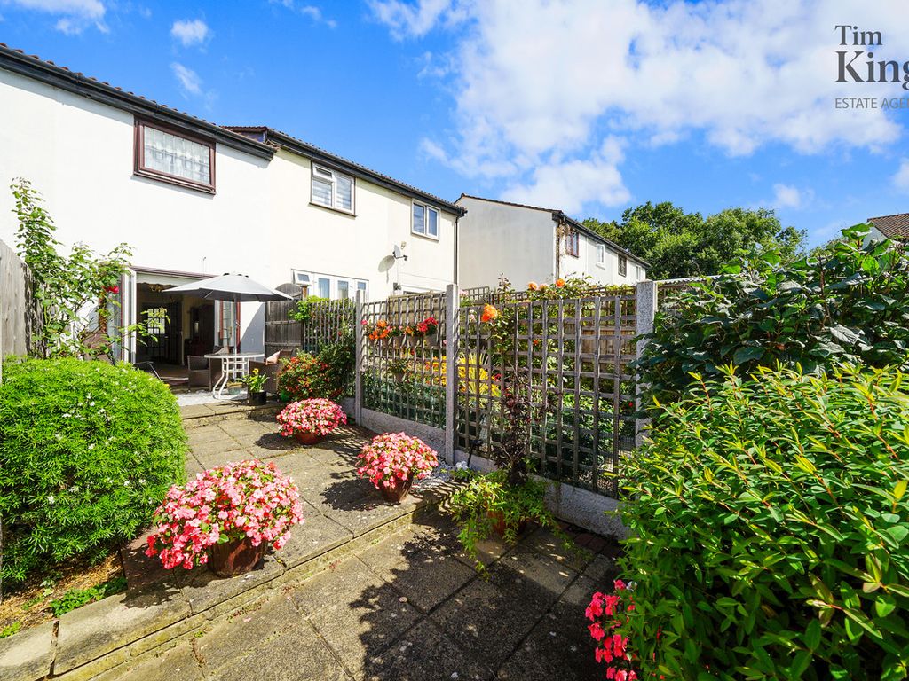 2 bed terraced house for sale in Stapleford Close, London E4, £370,000