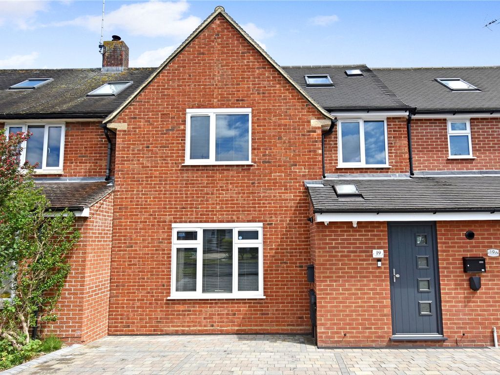4 bed terraced house for sale in Henshaw Crescent, Newbury RG14 Zoopla